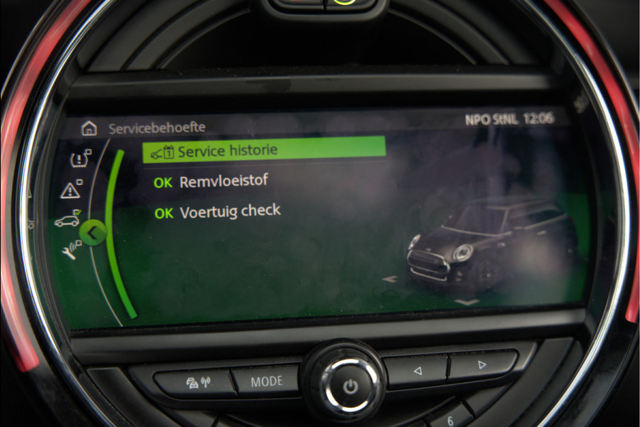 MINI Mini Electric Yours 33 kWh | Panoramadak | Harman Kardon | Head-Up Display | Union Jack | Black Pack | BTW | Stoelverwarming | Keyless | Apple Carplay | Navigatie | Camera | Parkeersensoren | Warmtepomp | Leer | Cruise