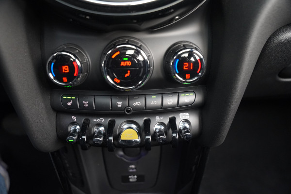 MINI Mini Electric Yours 33 kWh | Panoramadak | Harman Kardon | Head-Up Display | Union Jack | Black Pack | BTW | Stoelverwarming | Keyless | Apple Carplay | Navigatie | Camera | Parkeersensoren | Warmtepomp | Leer | Cruise