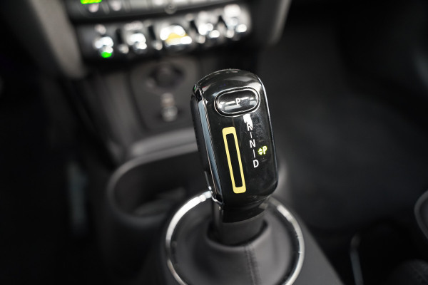 MINI Mini Electric Yours 33 kWh | Panoramadak | Harman Kardon | Head-Up Display | Union Jack | Black Pack | BTW | Stoelverwarming | Keyless | Apple Carplay | Navigatie | Camera | Parkeersensoren | Warmtepomp | Leer | Cruise