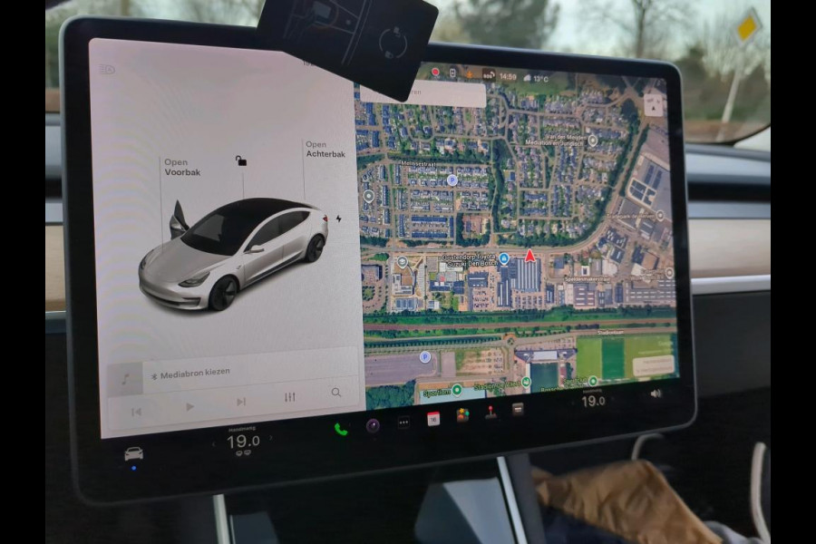 Tesla Model 3 Range Plus | Trekhaak | Autopilot | Panorama | Leder |
