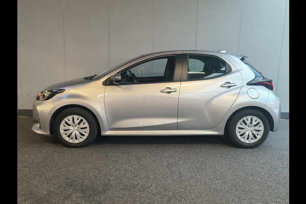 Mazda 2 Hybrid 1.5 Prime-line uit 2024 Rijklaar + 12 maanden Bovag-garantie Henk Jongen Auto's in Helmond,  al 50 jaar service zoals 't hoort!