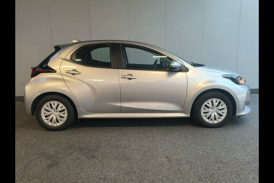 Mazda 2 Hybrid 1.5 Prime-line uit 2024 Rijklaar + 12 maanden Bovag-garantie Henk Jongen Auto's in Helmond,  al 50 jaar service zoals 't hoort!