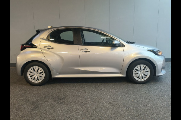 Mazda 2 Hybrid 1.5 Prime-line uit 2024 Rijklaar + 12 maanden Bovag-garantie Henk Jongen Auto's in Helmond,  al 50 jaar service zoals 't hoort!