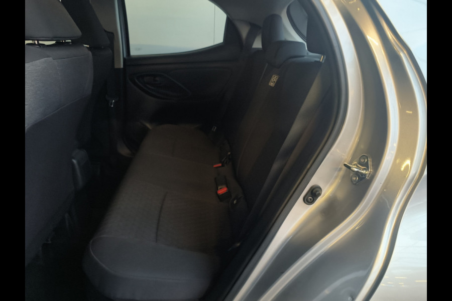 Mazda 2 Hybrid 1.5 Prime-line uit 2024 Rijklaar + 12 maanden Bovag-garantie Henk Jongen Auto's in Helmond,  al 50 jaar service zoals 't hoort!