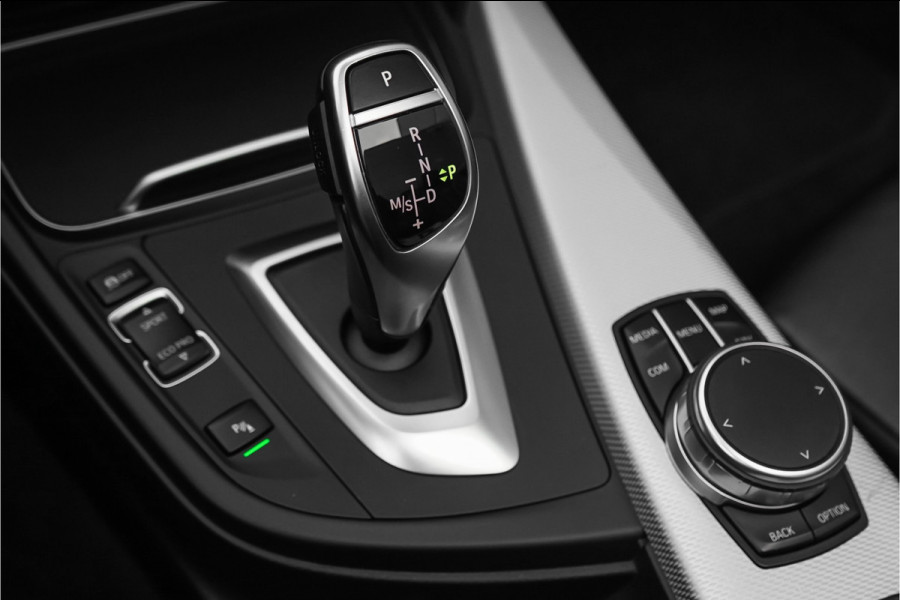 BMW 4 Serie Cabrio 440i M-Sport Nekverwarming H/K Trekhaak 19"