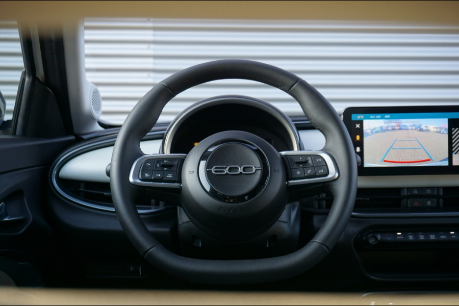 Fiat 600 1.2 Hybrid La Prima Automaat LEDER | CLIMA | MEEST LUXE!