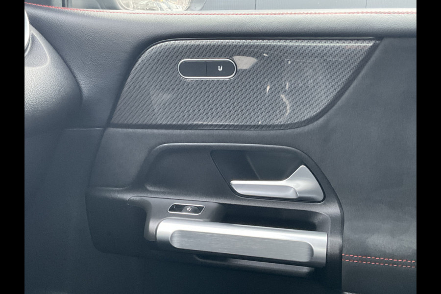 Mercedes-Benz Glb 7-Pers 180 AMG Line 7-Pers Pano Trekhaak Stoelverw Led NL-Auto |AMG!|