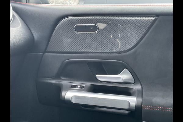 Mercedes-Benz Glb 7-Pers 180 AMG Line 7-Pers Pano Trekhaak Stoelverw Led NL-Auto |AMG!|