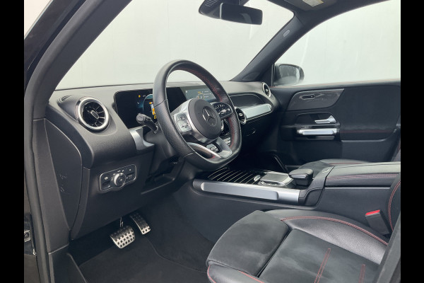 Mercedes-Benz Glb 7-Pers 180 AMG Line 7-Pers Pano Trekhaak Stoelverw Led NL-Auto |AMG!|