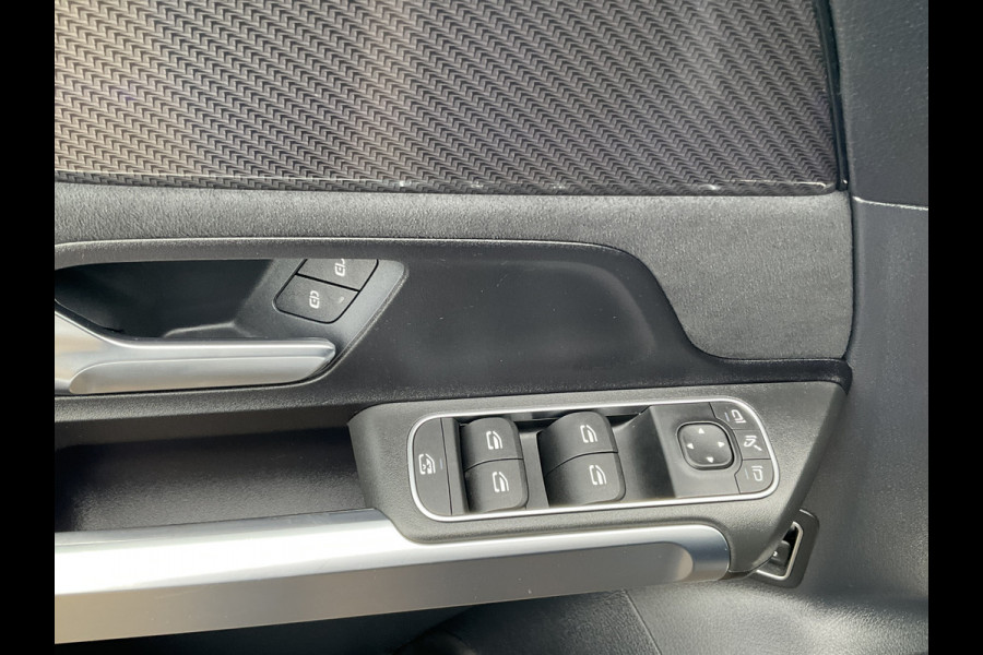 Mercedes-Benz Glb 7-Pers 180 AMG Line 7-Pers Pano Trekhaak Stoelverw Led NL-Auto |AMG!|