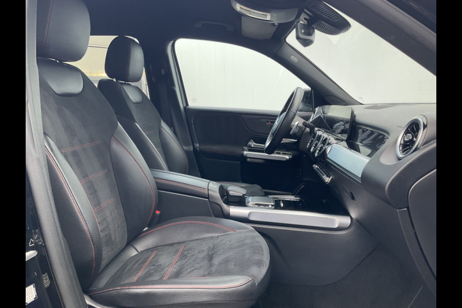 Mercedes-Benz Glb 7-Pers 180 AMG Line 7-Pers Pano Trekhaak Stoelverw Led NL-Auto |AMG!|