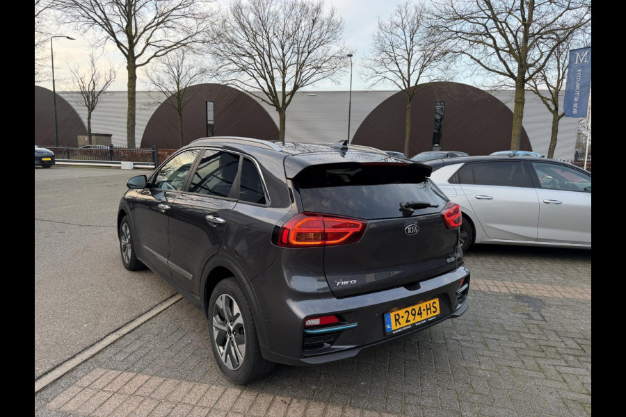 Kia e-Niro DynamicLine 64 kWh SOH 98% | LEER | JBL AUDIO | CAMERA | VERWARMD STUUR & STOEL | DODEHOEKDETECTIE | FULL OPTION | INCLUSIEF 12 MND BOVAG GARANTIE