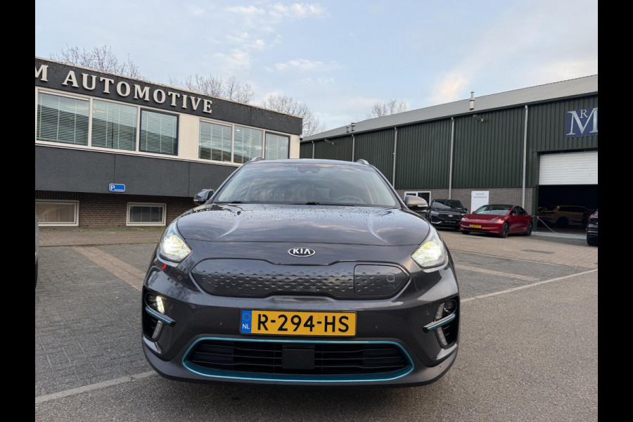 Kia e-Niro DynamicLine 64 kWh SOH 98% | LEER | JBL AUDIO | CAMERA | VERWARMD STUUR & STOEL | DODEHOEKDETECTIE | FULL OPTION | INCLUSIEF 12 MND BOVAG GARANTIE