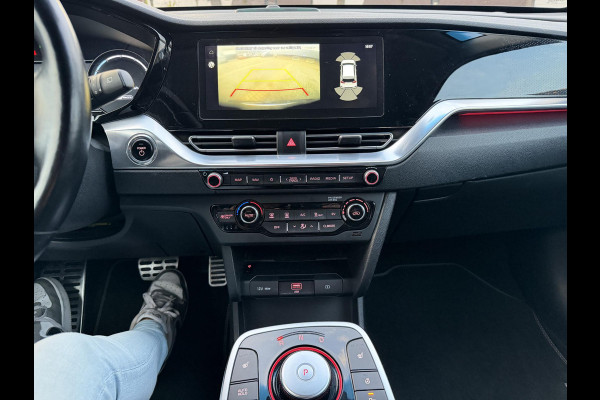 Kia e-Niro DynamicLine 64 kWh SOH 98% | LEER | JBL AUDIO | CAMERA | VERWARMD STUUR & STOEL | DODEHOEKDETECTIE | FULL OPTION | INCLUSIEF 12 MND BOVAG GARANTIE