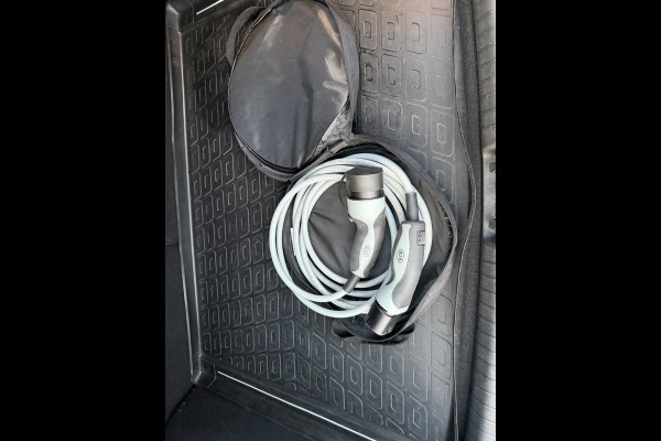 Kia e-Niro DynamicLine 64 kWh SOH 98% | LEER | JBL AUDIO | CAMERA | VERWARMD STUUR & STOEL | DODEHOEKDETECTIE | FULL OPTION | INCLUSIEF 12 MND BOVAG GARANTIE