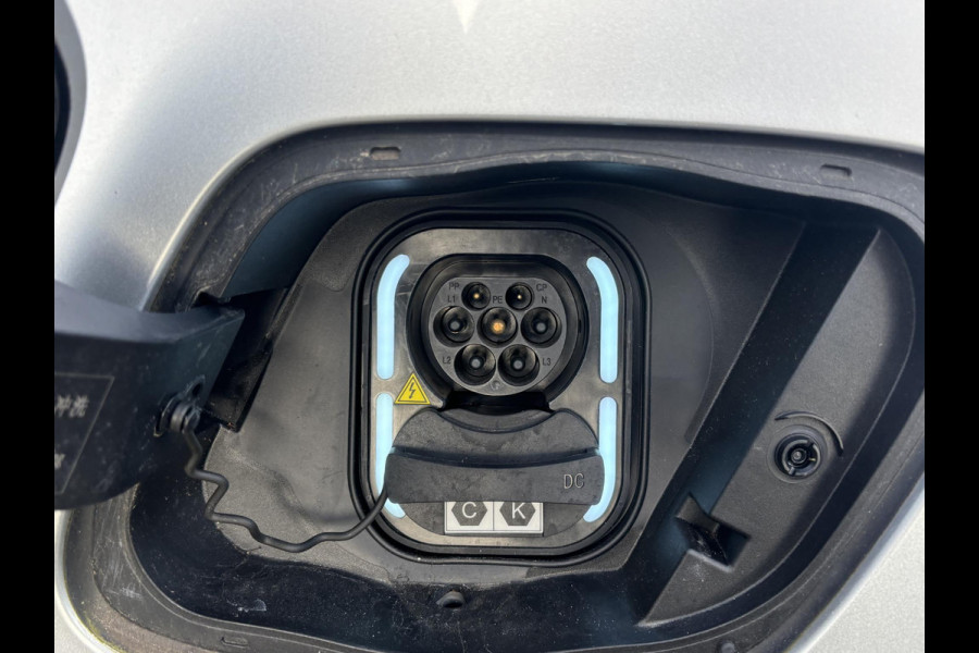 MG Mg4 electric Luxury 64 kWh LONG RANGE | SOH 97%|6.000KM! | DEALER ONDERHOUDEN| 7 JAAR GARANTIE BIJ MG| SUPER COMPLETE AUTO| RONDOMZICHT CAMERA| STOEL+ STUUR VERWARMING| DODE HOEK