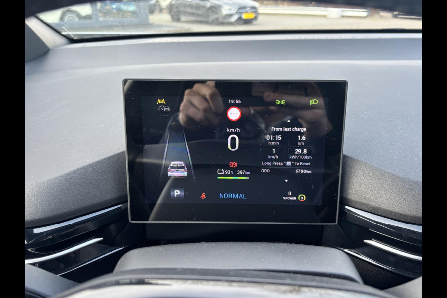 MG Mg4 electric Luxury 64 kWh LONG RANGE | SOH 97%|6.000KM! | DEALER ONDERHOUDEN| 7 JAAR GARANTIE BIJ MG| SUPER COMPLETE AUTO| RONDOMZICHT CAMERA| STOEL+ STUUR VERWARMING| DODE HOEK