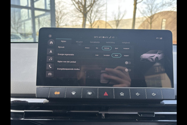 MG Mg4 electric Luxury 64 kWh LONG RANGE | SOH 97%|6.000KM! | DEALER ONDERHOUDEN| 7 JAAR GARANTIE BIJ MG| SUPER COMPLETE AUTO| RONDOMZICHT CAMERA| STOEL+ STUUR VERWARMING| DODE HOEK