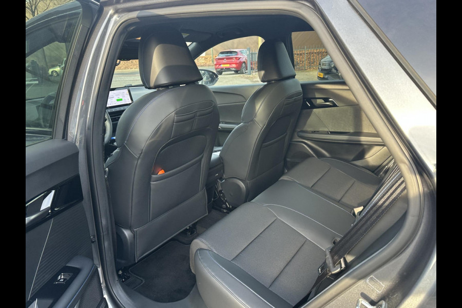 MG Mg4 electric Luxury 64 kWh |LONG RANGE | SOH 97%|14.000KM! | DEALER ONDERHOUDEN| 7 JAAR GARANTIE BIJ MG| SUPER COMPLETE AUTO| RONDOMZICHT CAMERA| STOEL+ STUUR VERWARMING| DODE HOEK