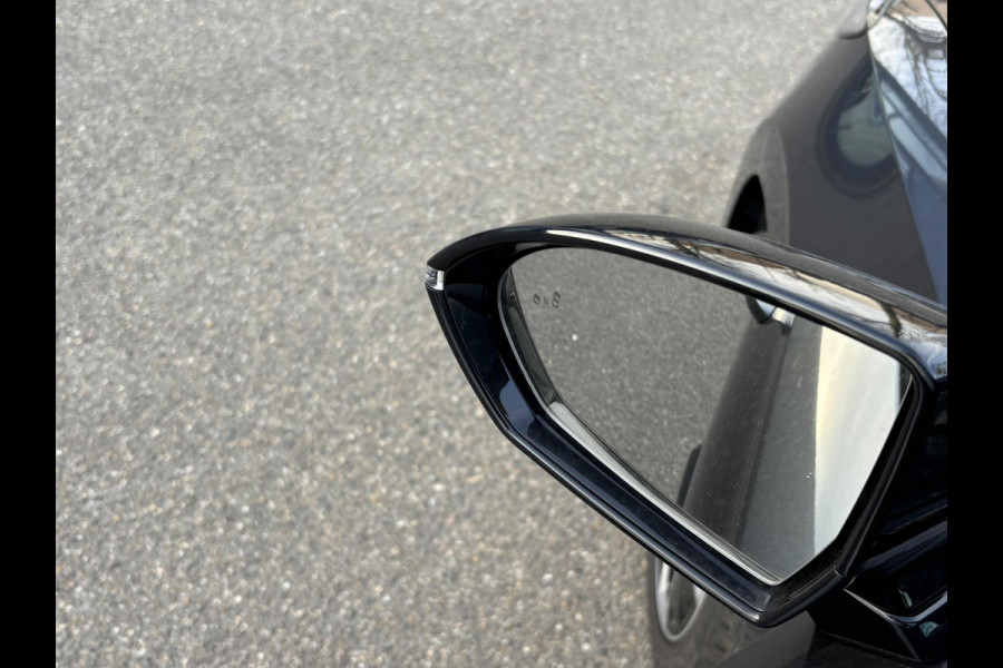 MG Mg4 electric Luxury 64 kWh |LONG RANGE | SOH 97%|14.000KM! | DEALER ONDERHOUDEN| 7 JAAR GARANTIE BIJ MG| SUPER COMPLETE AUTO| RONDOMZICHT CAMERA| STOEL+ STUUR VERWARMING| DODE HOEK