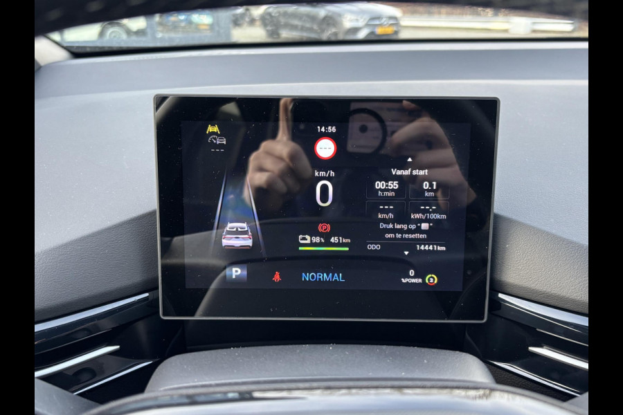 MG Mg4 electric Luxury 64 kWh |LONG RANGE | SOH 97%|14.000KM! | DEALER ONDERHOUDEN| 7 JAAR GARANTIE BIJ MG| SUPER COMPLETE AUTO| RONDOMZICHT CAMERA| STOEL+ STUUR VERWARMING| DODE HOEK