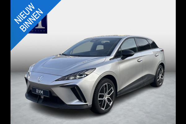 MG Mg4 electric Luxury 64 kWh LONG RANGE | SOH 97%|6.000KM! | DEALER ONDERHOUDEN| 7 JAAR GARANTIE BIJ MG| SUPER COMPLETE AUTO| RONDOMZICHT CAMERA| STOEL+ STUUR VERWARMING| DODE HOEK