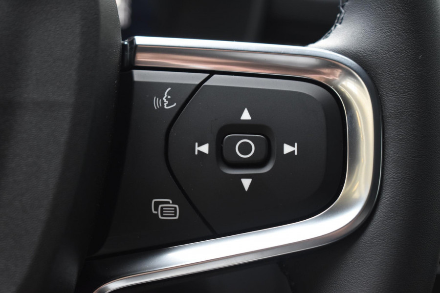 Volvo EX40 Single Motor Extended Range Plus 82 kWh / Lounge Pakket / Extra getint glas / 360 Camera / 20'' velgen / Panoramadak / Zwart dak / Harman Kardon / Microtech/Nubuck