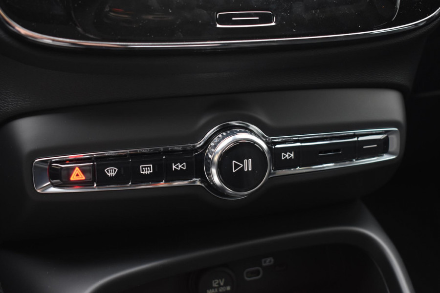 Volvo EX40 Single Motor Extended Range Plus 82 kWh / Lounge Pakket / Extra getint glas / 360 Camera / 20'' velgen / Panoramadak / Zwart dak / Harman Kardon / Microtech/Nubuck