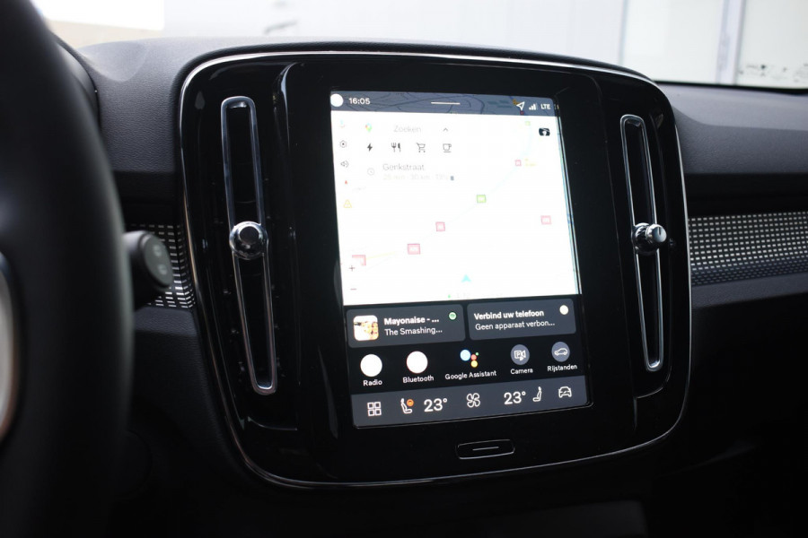 Volvo EX40 Single Motor Extended Range Plus 82 kWh / Lounge Pakket / Extra getint glas / 360 Camera / 20'' velgen / Panoramadak / Zwart dak / Harman Kardon / Microtech/Nubuck