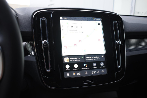 Volvo EX40 Single Motor Extended Range Plus 82 kWh / Lounge Pakket / Extra getint glas / 360 Camera / 20'' velgen / Panoramadak / Zwart dak / Harman Kardon / Microtech/Nubuck