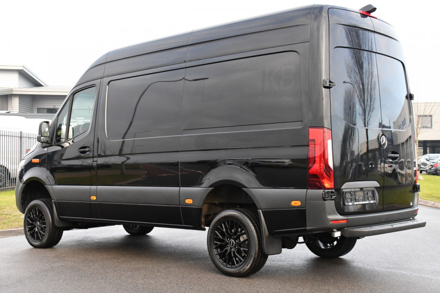 Mercedes-Benz Sprinter 319 1.9 CDI L2H2 4x4 Black Edition Camera, Cruise, Carplay, LED, 190pk, Automaat, 4Matic, Multimedia, Uniek!