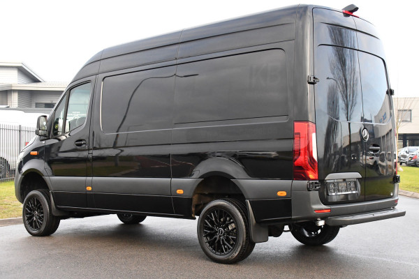 Mercedes-Benz Sprinter 319 1.9 CDI L2H2 4x4 Black Edition Camera, Cruise, Carplay, LED, 190pk, Automaat, 4Matic, Multimedia, Uniek!