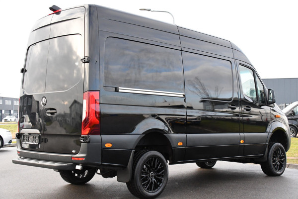 Mercedes-Benz Sprinter 319 1.9 CDI L2H2 4x4 Black Edition Camera, Cruise, Carplay, LED, 190pk, Automaat, 4Matic, Multimedia, Uniek!