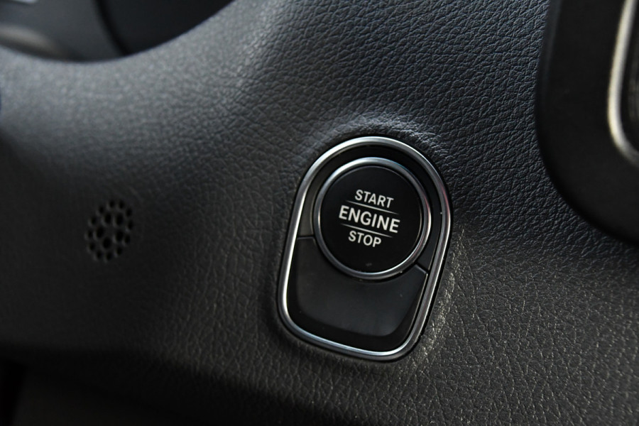 Mercedes-Benz Sprinter 319 1.9 CDI L2H2 4x4 Black Edition Camera, Cruise, Carplay, LED, 190pk, Automaat, 4Matic, Multimedia, Uniek!