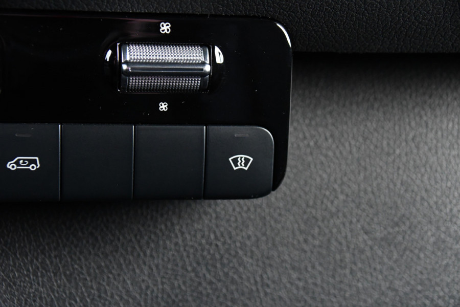 Mercedes-Benz Sprinter 319 1.9 CDI L2H2 4x4 Black Edition Camera, Cruise, Carplay, LED, 190pk, Automaat, 4Matic, Multimedia, Uniek!