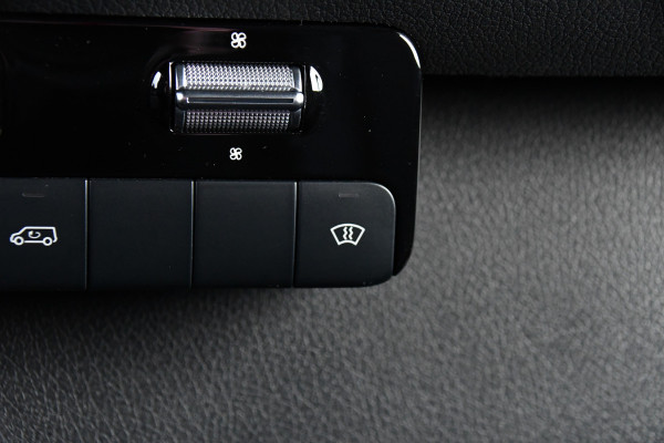 Mercedes-Benz Sprinter 319 1.9 CDI L2H2 4x4 Black Edition Camera, Cruise, Carplay, LED, 190pk, Automaat, 4Matic, Multimedia, Uniek!