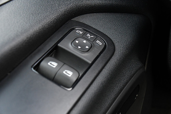 Mercedes-Benz Sprinter 319 1.9 CDI L2H2 4x4 Black Edition Camera, Cruise, Carplay, LED, 190pk, Automaat, 4Matic, Multimedia, Uniek!