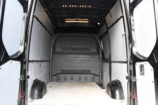 Mercedes-Benz Sprinter 319 1.9 CDI L2H2 4x4 Black Edition Camera, Cruise, Carplay, LED, 190pk, Automaat, 4Matic, Multimedia, Uniek!