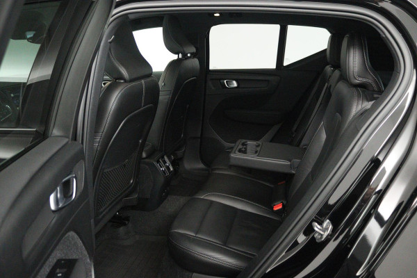 Volvo XC40 Recharge P8 AWD R-Design (PANORAMADAK, HARMAN/KARDON, STUUR/STOEL VERWARMING, CAMERA, PARKEERSENSOREN)