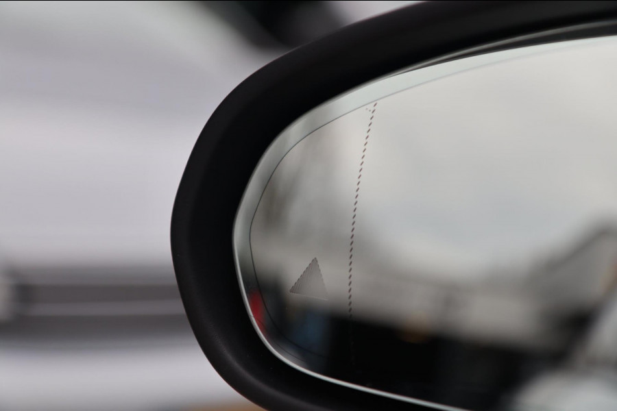 Mercedes-Benz A-Klasse 220 AMG Line / PANO / CAMERA / ALCANTARA / DODEHOEK / WIDE SCREEN