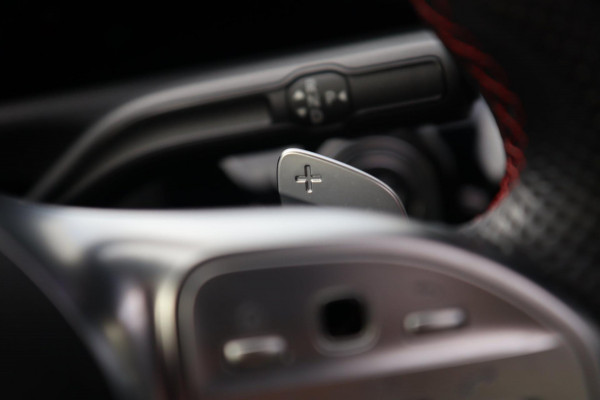 Mercedes-Benz A-Klasse 220 AMG Line / PANO / CAMERA / ALCANTARA / DODEHOEK / WIDE SCREEN