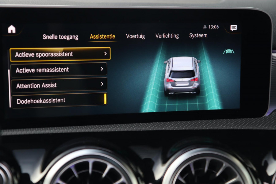 Mercedes-Benz A-Klasse 220 AMG Line / PANO / CAMERA / ALCANTARA / DODEHOEK / WIDE SCREEN