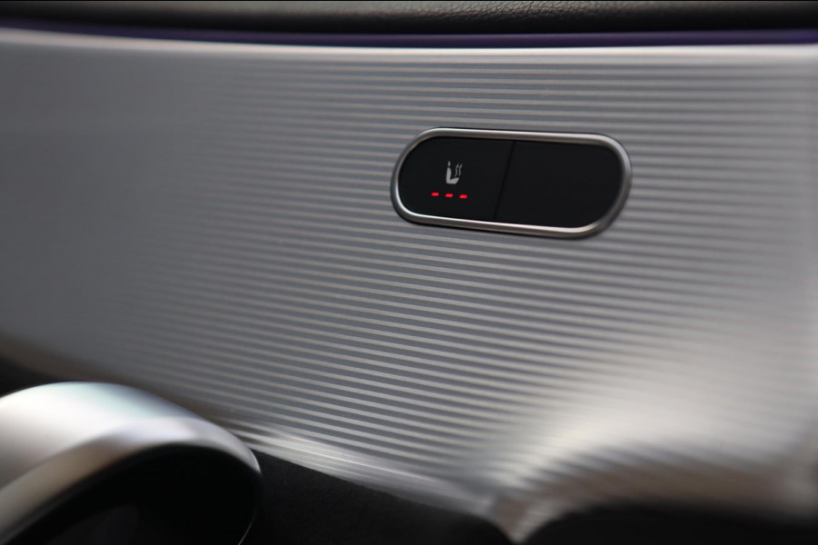 Mercedes-Benz A-Klasse 220 AMG Line / PANO / CAMERA / ALCANTARA / DODEHOEK / WIDE SCREEN