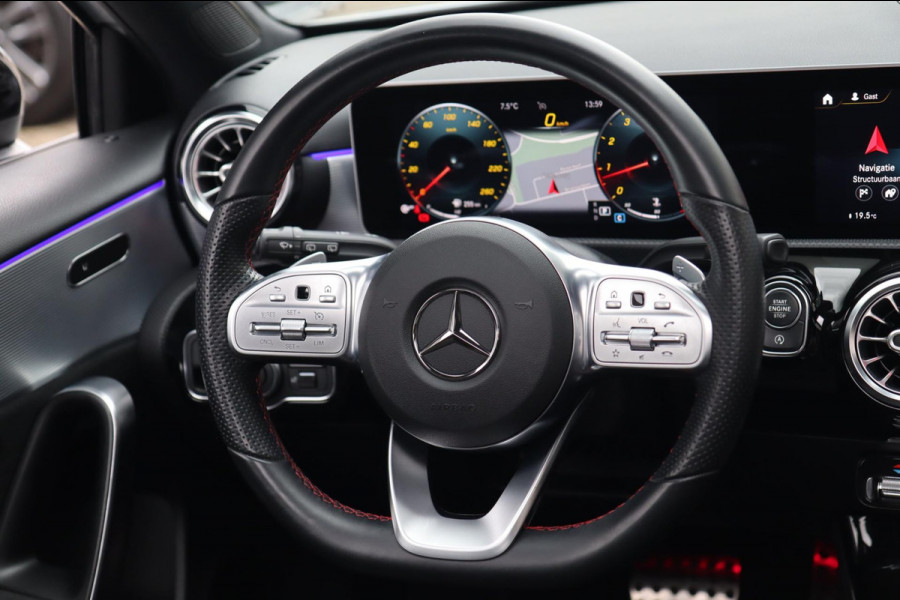 Mercedes-Benz A-Klasse 220 AMG Line / PANO / CAMERA / ALCANTARA / DODEHOEK / WIDE SCREEN