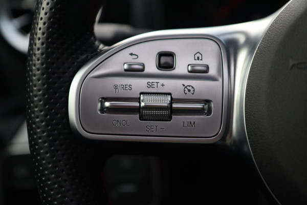 Mercedes-Benz A-Klasse 220 AMG Line / PANO / CAMERA / ALCANTARA / DODEHOEK / WIDE SCREEN