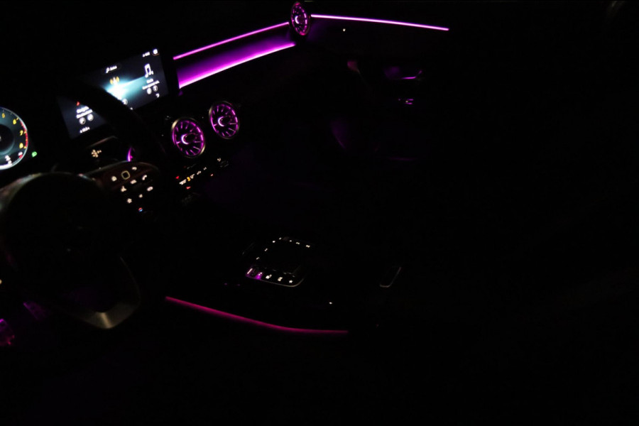 Mercedes-Benz A-Klasse 220 AMG Line / PANO / CAMERA / ALCANTARA / DODEHOEK / WIDE SCREEN