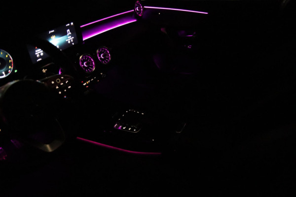 Mercedes-Benz A-Klasse 220 AMG Line / PANO / CAMERA / ALCANTARA / DODEHOEK / WIDE SCREEN