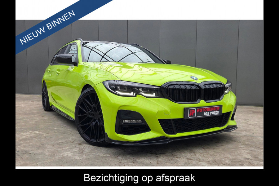 BMW 3 Serie Touring 318i M-Performance * 20 INCH * 330 PK * EYE-CATCHER !!