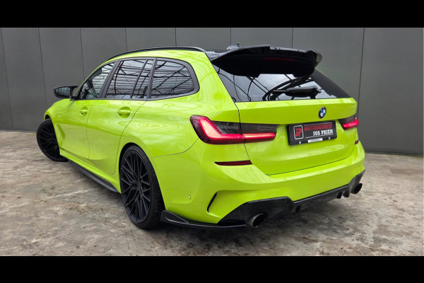 BMW 3 Serie Touring 318i M-Performance * 20 INCH * 330 PK * EYE-CATCHER !!