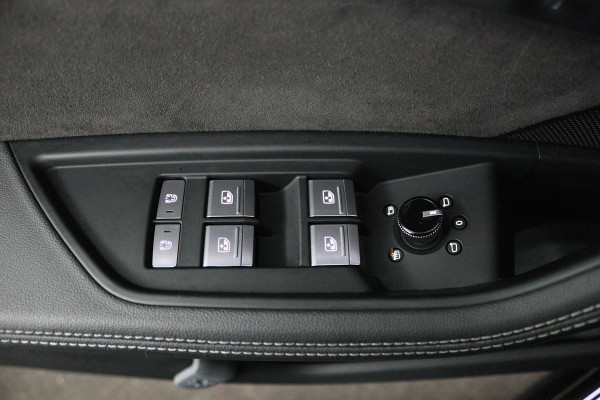 Audi e-tron Sportback 50 quattro S edition 71 kWh (PANORAMADAK, STOELVERWARMING, CAMERA, CARPLAY, ELEKT. STOELEN)